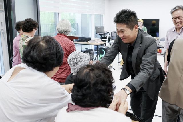 1-1 보도사진 (중구청장 경로당 주치의 사업 방문)