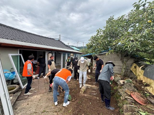 373281978846890955_2204167728