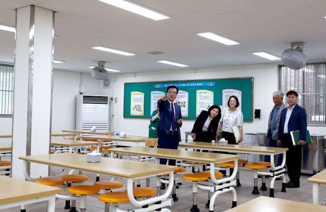 20250915_유성초 현장방문_조원휘 의장, 이금선 교육위원장-1