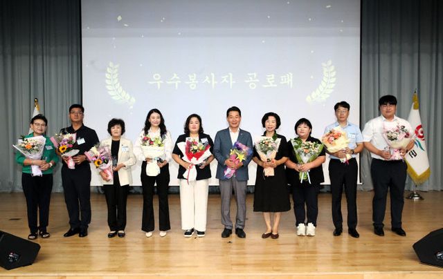 생수 나눔 봉사 유공 군민 공로패 수여식 진행1