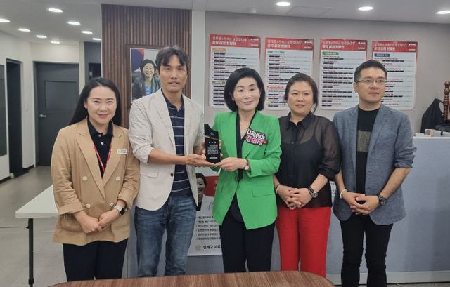 [보도_참고_사진]_김희정의원__수여