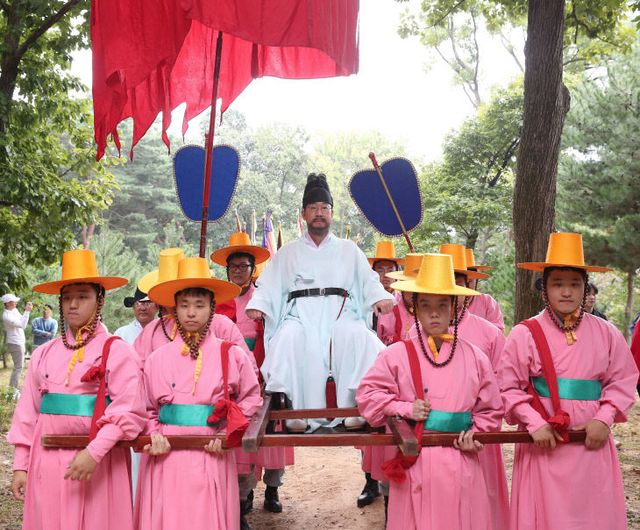 정명근 화성특례시장, 정조대왕 능행차 재현하고 있다