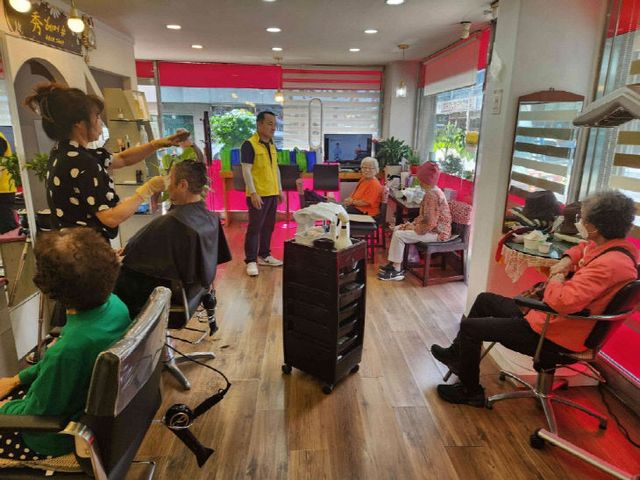 이 헤어·미용 관리 서비스 제공