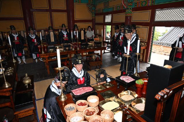 1-1.정종복 기장군수가 기장고 있다