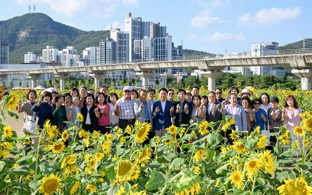 1.시민소통과(꽃과 쉼이 있는 도심 속 정원…‘신곡새빛정원’