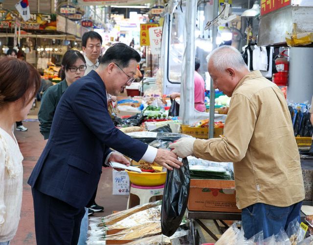 3. 대전시, 추석 앞두고 전통시장 찾아 상인 격려2