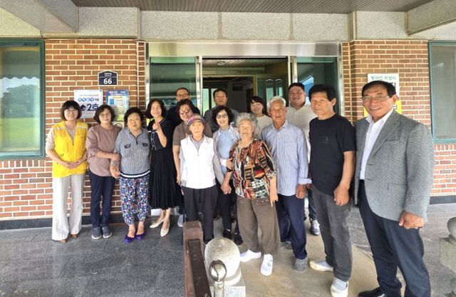 999142886_574853849279925