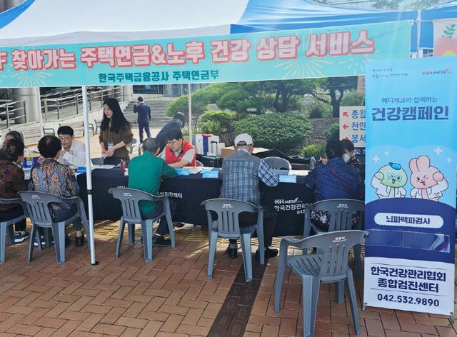 [보도사진] 천안시청 건강캠페인 진행