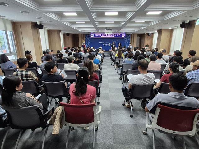 8.외국인 계절근로자 및 고용주 대상 교육 진행 모습