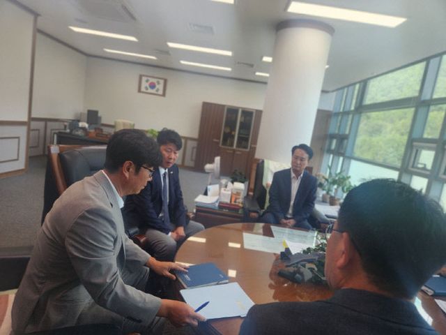 박동식 사천시장, 창원대총장 면담