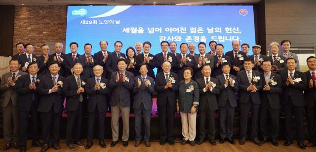 김동연 경기지사, 경로당 운영비·노인 일자리 확대