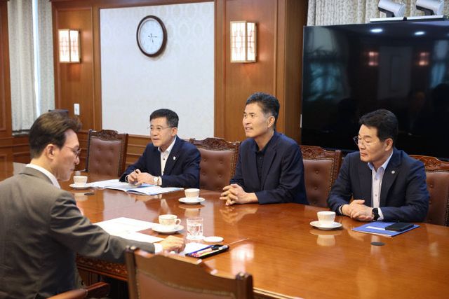 국무총리 면담 새만금 RE100 산단 지원 요청1