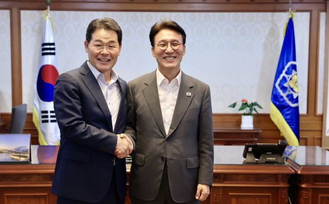 국무총리 면담 새만금 RE100 산단 지원 요청