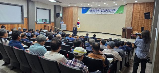 8.예산군 축산업 종사자 보수교육 모습 (1)