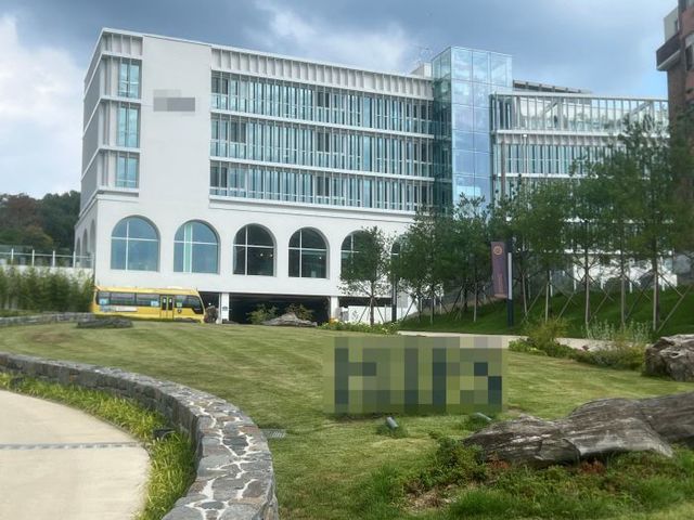 1-2 ▲처인구 모현읍에 위치한 A학교 전경[사진=이희찬 기자]