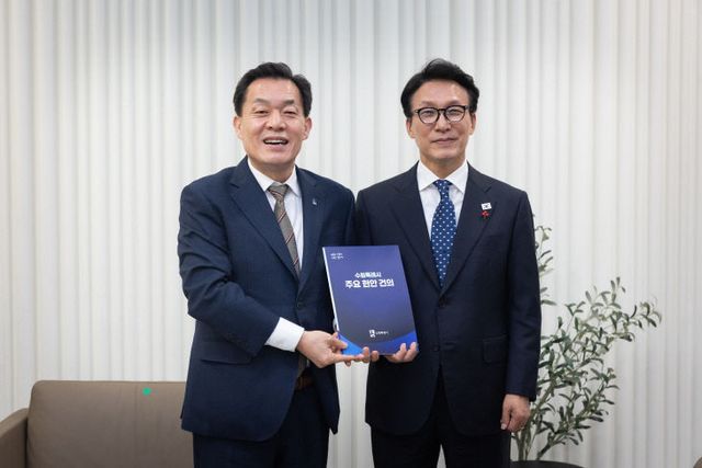 이재준 수원시장, 김민석 국무총리 건의문 전달