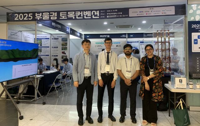 (왼쪽부터) 박성혁 교수, 이랄리브 자보.