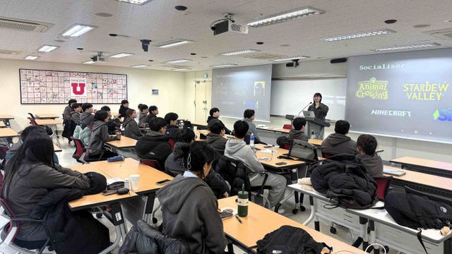 의를 듣고 있다