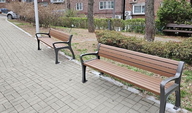 도로과-중원구 은행동 경사로 주변에 설치된 휴식용 벤치 모습