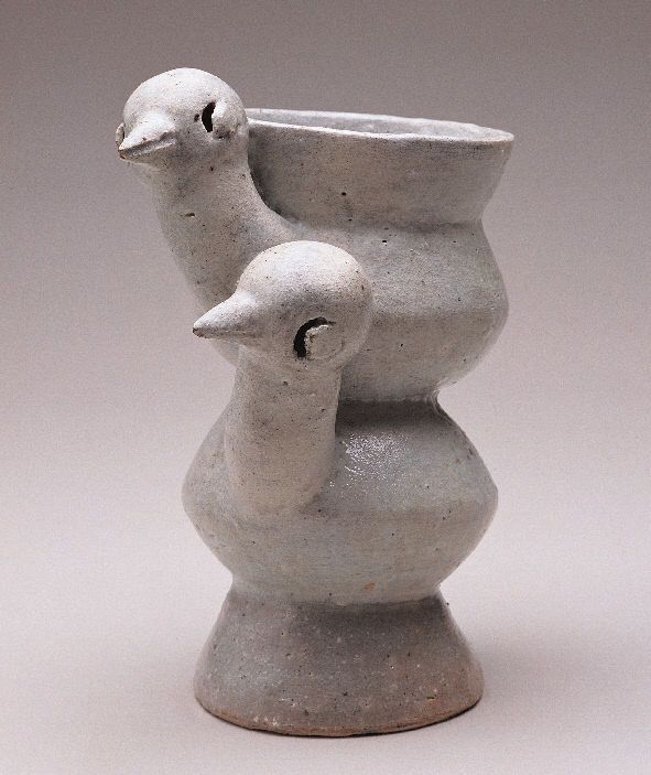 3. 이종수, 비둘기 한 쌍, 2005, 점토질, 32x16x24cm