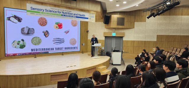 1. 얼미니오 몬텔레오니 교수