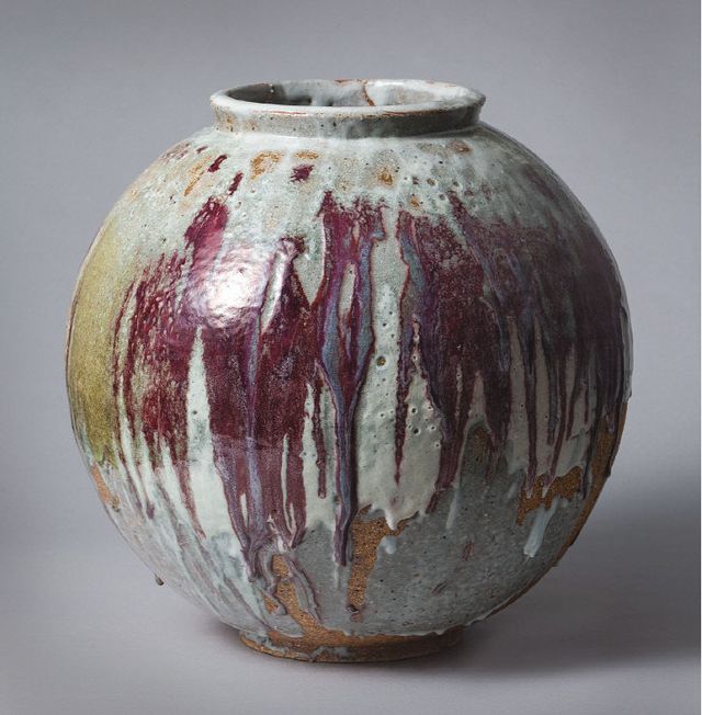 2. 이종수, 겨울열매, 점토질, 2001, 50x49cm