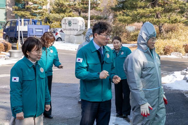 1. 고양시, 거점소독시설 현장 방문·방역시설 긴급 점검 (2)