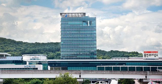 1. 용인특례시 청사 전경