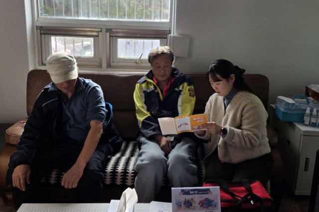 병원선 건강옹진호 타고 섬 방방곡곡 누비는