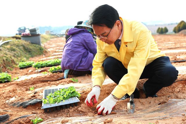 주민 숙원 해결·김치산업 기반 강화 현장행정(3)