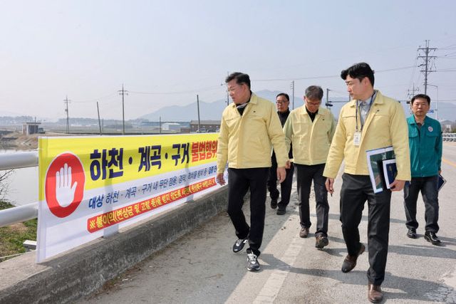 부안군, 하천·계곡 내 불법시설 정비 TF 현장 점검 (1)