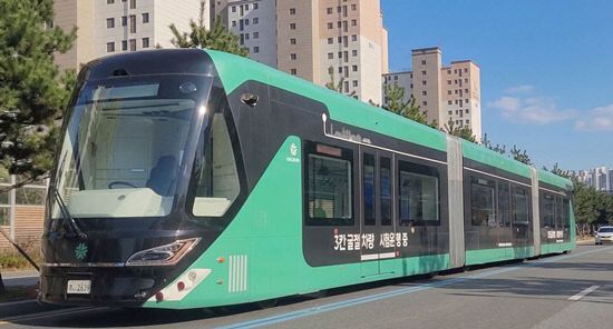 3칸 굴절차량 사진 (1)