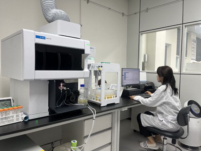 농산물 분석팀 중금속 분석 사진