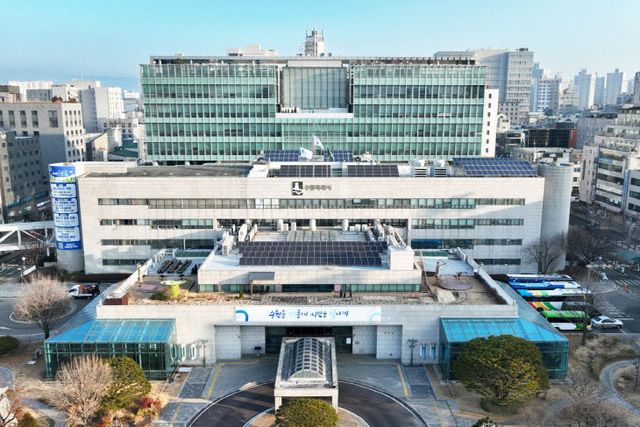 1, 2, 3, 6. 수원특례시 청사 전경