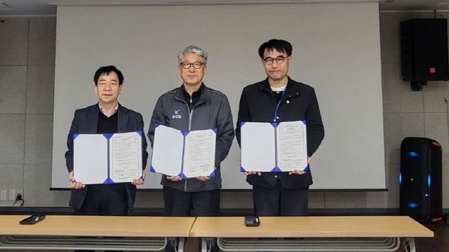 5-1. (왼쪽부터)한성관장