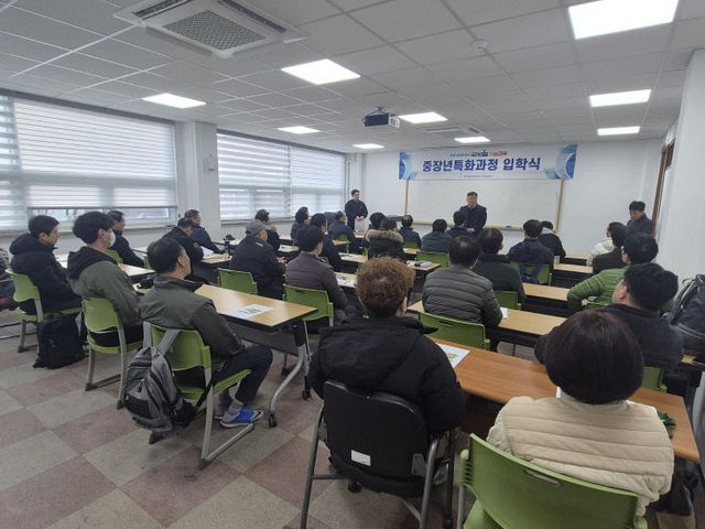 30명의 중장년, 전기기능사 교육 통해 사회 재도약