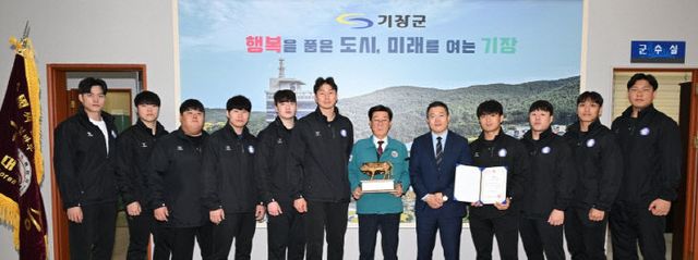 2-1. 정종복 기장군수(오하고 있다