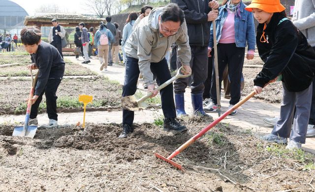 1. 도심 속 작은 쉼표, 행복농장 도시민 텃밭 개장 2