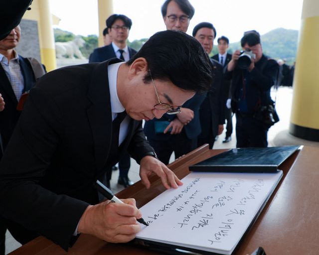 허태정 후보, 현충원 참배2