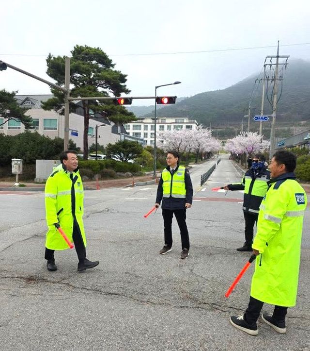 7446629715581522930_435085534098349