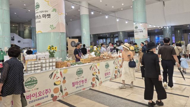 2-1. 지난해 롯데백화점센텀점에서 전경