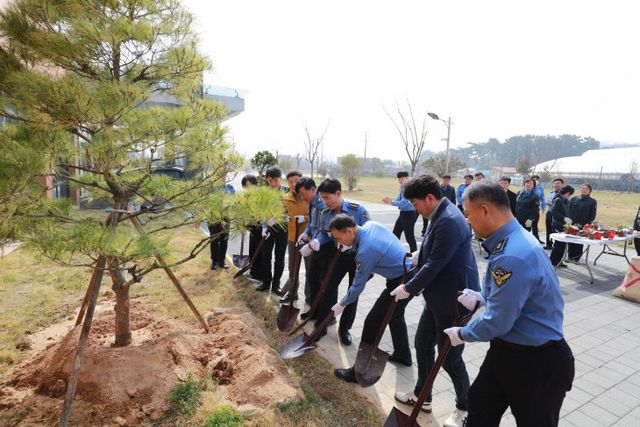 식목일 맞아 소통의 나무 심으며 두드림 가치 확산2