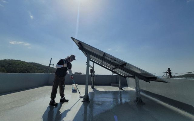 1-1. 쿨루프 시공하는 모습