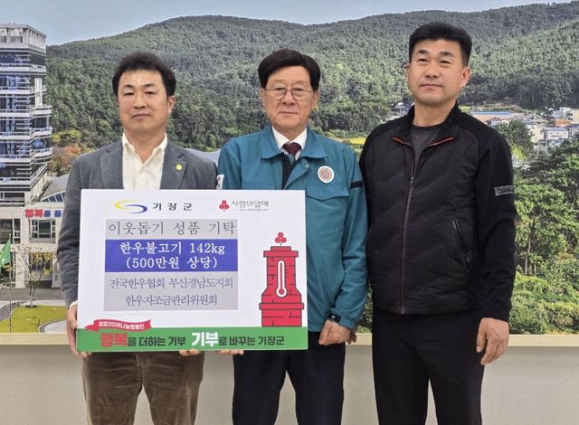 2-1. 성품전달식에서 기념촬영을 하원장)