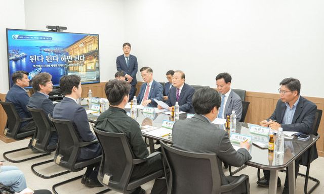 간담회 사진2