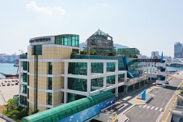 [참고사진] 감사원 부산항만공사 전경