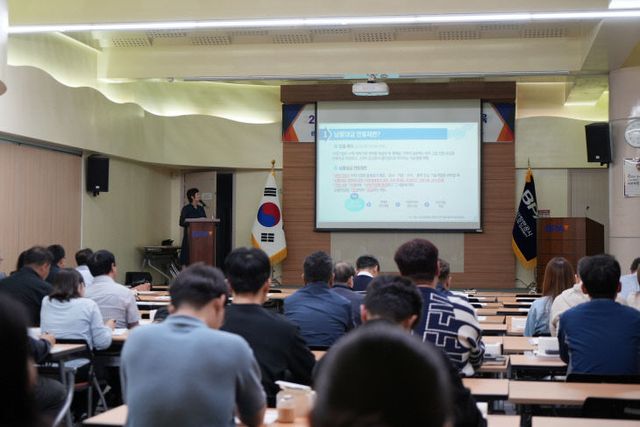 [260고 있다.
