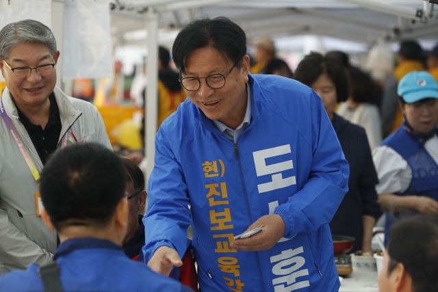 천시교육감 후보, 33개교 더 연다.