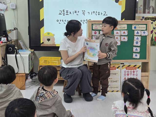 _교통표지판을 알아보아요_ 활동 사진