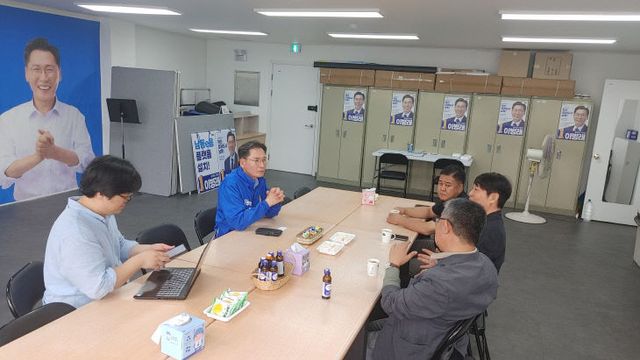 이병래 후보와 김도석 감독 정책협의 모습